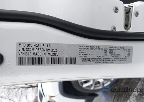 2022 Jeep Compass Latitude Lux 4X4 z USA, uszkodzony, nr VIN 3C4NJDFB9NT216202